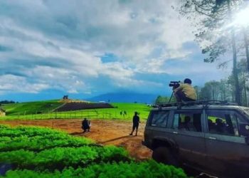 Bukit Jengkoang di Kota Batu adalah destinasi wisata alam yang menawarkan pemandangan perbukitan, kebun buah, dan hutan pinus yang menawan. /Foto: Google Review Bukit Jengkoang/Alasroban.