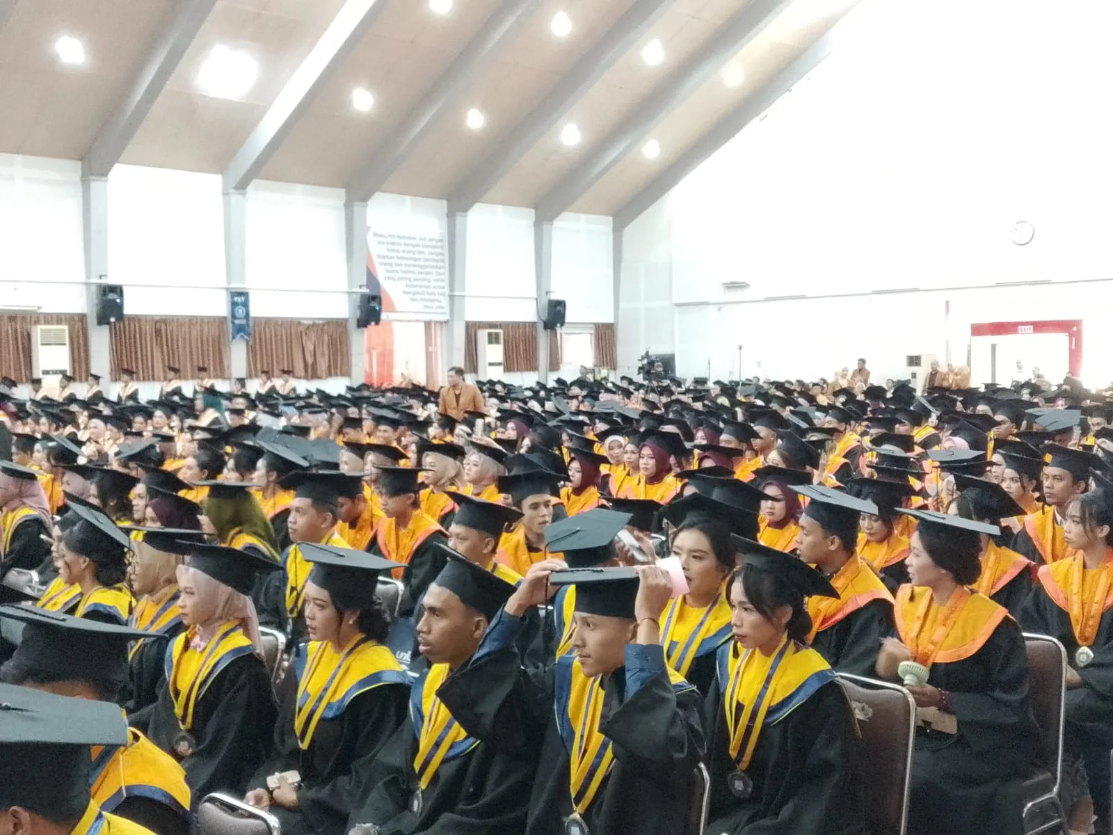 Ratusan lulusan Unikama jalani prosesi wisuda (M Sholeh)