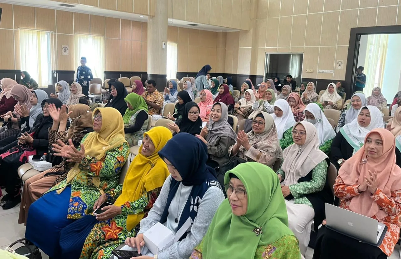 Antusiasme peserta yang hadir mengikuti seminar di Rumah Singgah Lantai 4 Kampus 2 Pascasarjana UIN Malang. /Foto: Tugumalang.id/Bagus Rachmad Saputra.