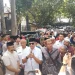 Wali Kota Malang, Wahyu Hidayat memberikan pernyataan dalam aksi santri di Kota Malang. (Foto/M Sholeh)