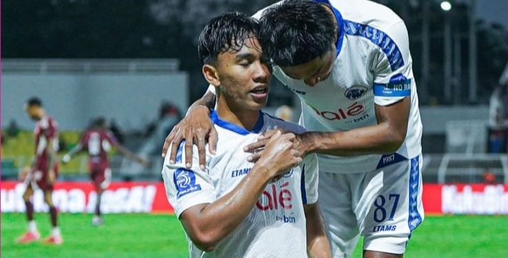 Duel seru PSM Makassar vs Arema FC di Stadion Gelora B.J. Habibie Parepare, Minggu (19/10/2025) berakhir 1-2 untuk kemenangan Arema FC. /Foto: Instagram @aremafcofficial.