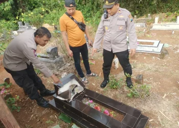 Polisi selidiki dugaan perusakan makam di Bantur. Foto: Polres Malang