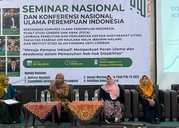 Guru Besar UIN Malang menyampaikan pentingnya screening khusus pada mahasiswa yang mengalami kesulitan dalam berkomunikasi di acara Seminar dan Konferensi Nasional Ulama Perempuan Indonesia . /Foto: Tugumalang.id/Bagus Rachmad Saputra.
