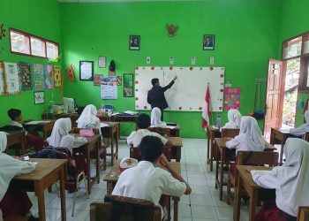 Tim peneliti Universitas Negeri Malang (UM) saat melakukan penelitian. Foto/dok UM