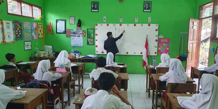 Tim peneliti Universitas Negeri Malang (UM) saat melakukan penelitian. Foto/dok UM