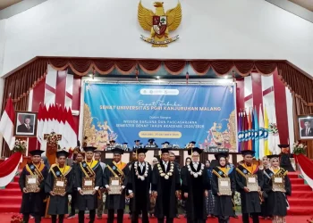 Rektor Unikama Dr. Sudi Dul Aji, M.Si mengukuhkan 712 wisudawan (M Sholeh)