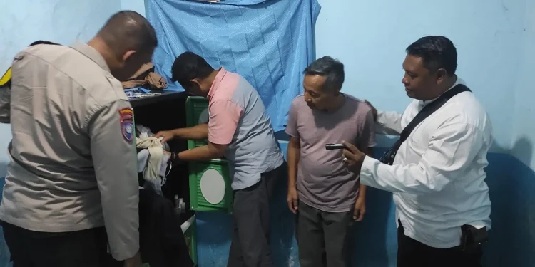Polisi olah TKP rumah prostitusi terselubung di Singosari. Foto: Polres Malang