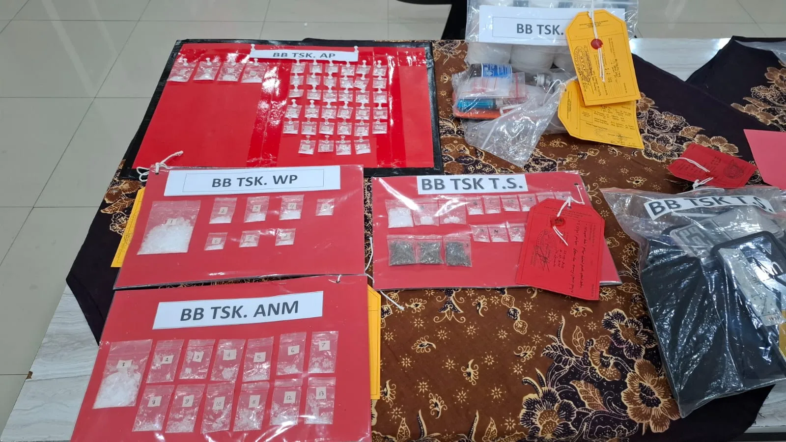 Sebagian barang bukti yang diamankan polisi. Foto: Aisyah Nawangsari Putri