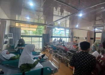 Siswa MTs Al Khalifah Kepanjen dilarikan ke RSUD Kanjuruhan. Foto: istimewa