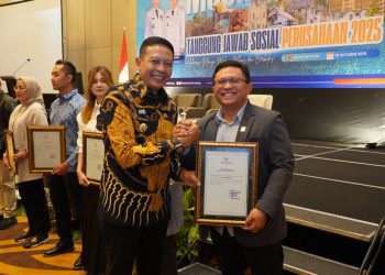 PLN UP3 Malang mendapat penghargaan dari Kota Malang. Foto/Dok
