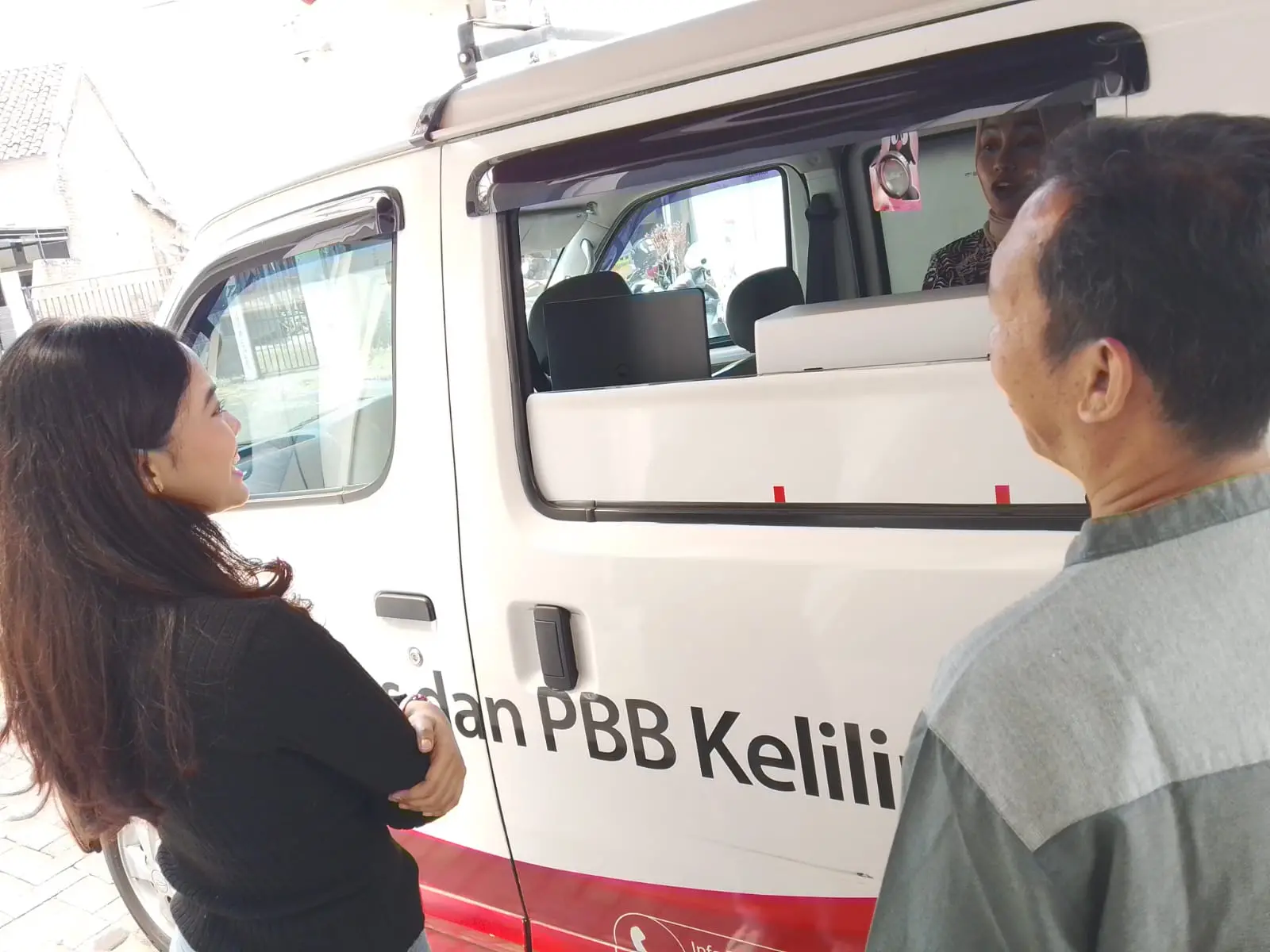 Program Bapenda Singgah Perumahan yang digelar di Perum Nirwana Sulfat Residence, Kota Malang (M Sholeh)