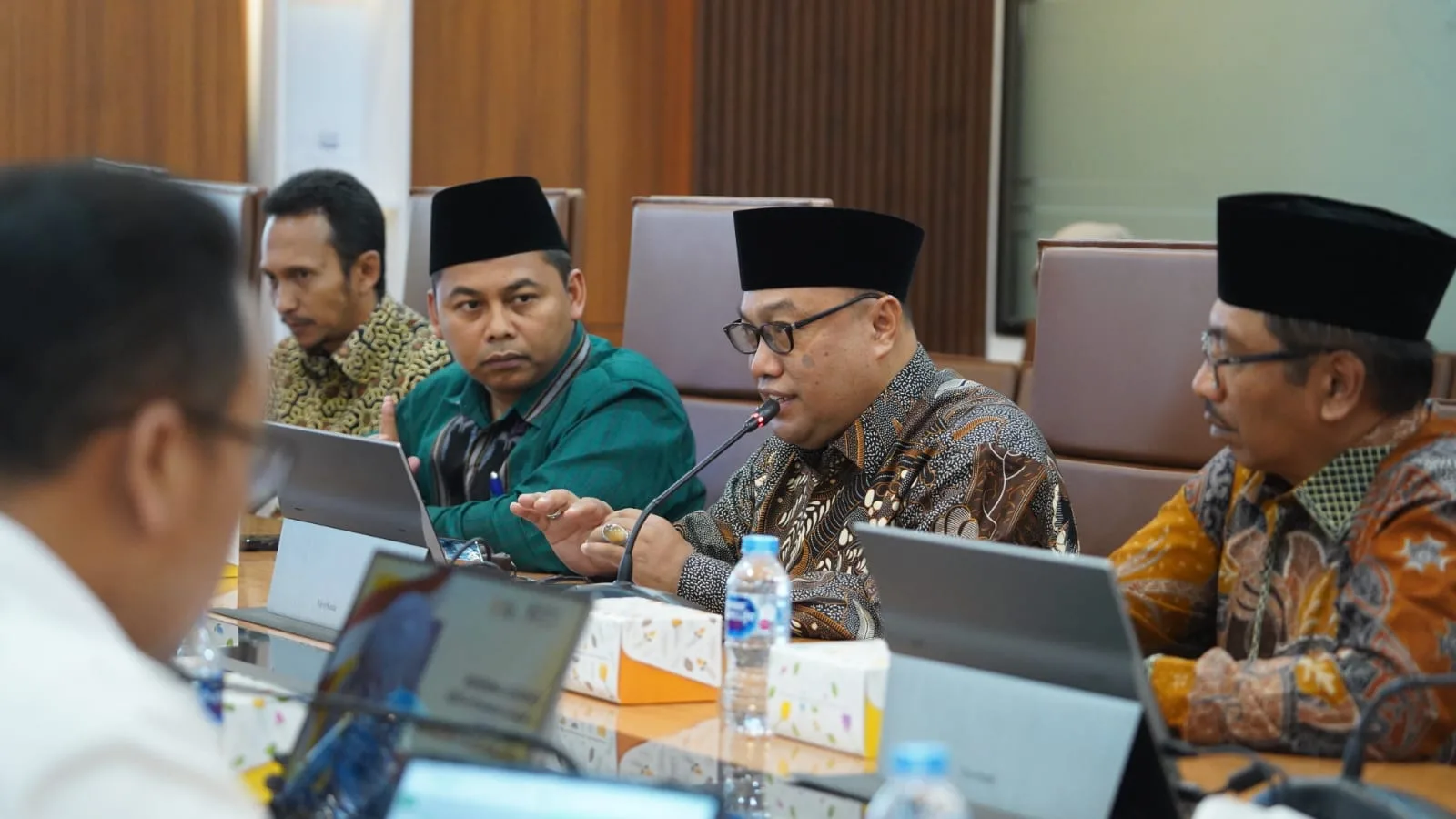 Rektor Unisma, Prof. Drs. Junaidi, M.Pd, Ph.D menjalin audiensi dengan pihak KP2MI. /Foto: Dok.Istimewa.