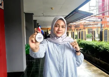 Nurul Afni Hanifa, pecatur puteri ITN Malang raih best woman. Foto/ITN Malang 