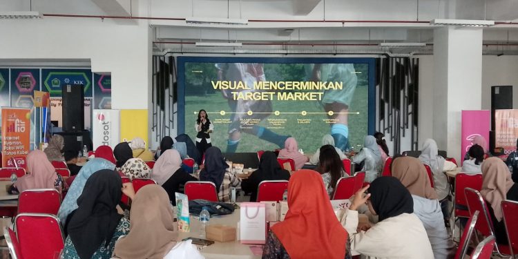 Pelatihan teknologi digital bagi pelaku UMKM di MCC. (Foto/M Sholeh)