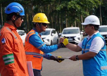Pemeliharaan Jaringan Tegangan Menengah oleh PT PLN UP3 Malang. Foto/dok PLN UP3 Malang