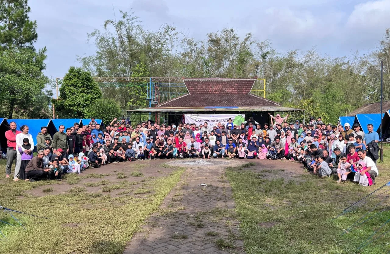 Pose bersama peserta kegiatan Camping With Father SDIT Insan Permata Malang./Foto: Dok.SDIT Insan Permata Malang.