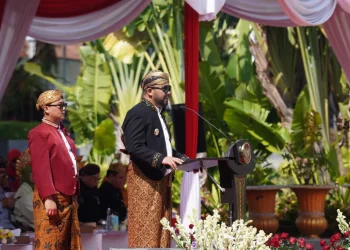 Wawali Kota Batu Heli Suyanto saat memimpin upacara Hari Sumpah Pemuda. Foto: Diskominfo Kota Batu