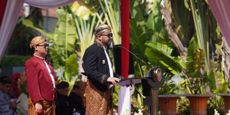 Wawali Kota Batu Heli Suyanto saat memimpin upacara Hari Sumpah Pemuda. Foto: Diskominfo Kota Batu