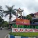 Banner penolakan rencana pembangunan jalur alternatif kawasan Candi Panggung. (Foto/M Sholeh)