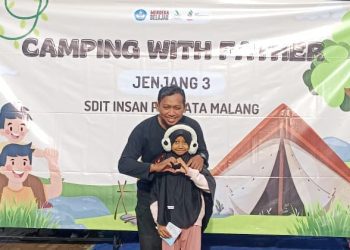 Camping With Father SDIT Insan Permata Malang yang digelar untuk mempererat ikatan anak dan ayah, sekaligus menumbuhkan kedisiplinan melalui aktivitas edukatif di alam terbuka. Foto: Dok. SDIT Insan Permata Malang.