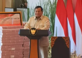 Hadiri penyerahan uang pengganti kerugian negara di Kantor Kejaksaan RI, Presiden Prabowo minta penegakan hukum di Indonesia dilakukan secara adil. /Foto: Tangkapan layar YouTube Kejaksaan RI.