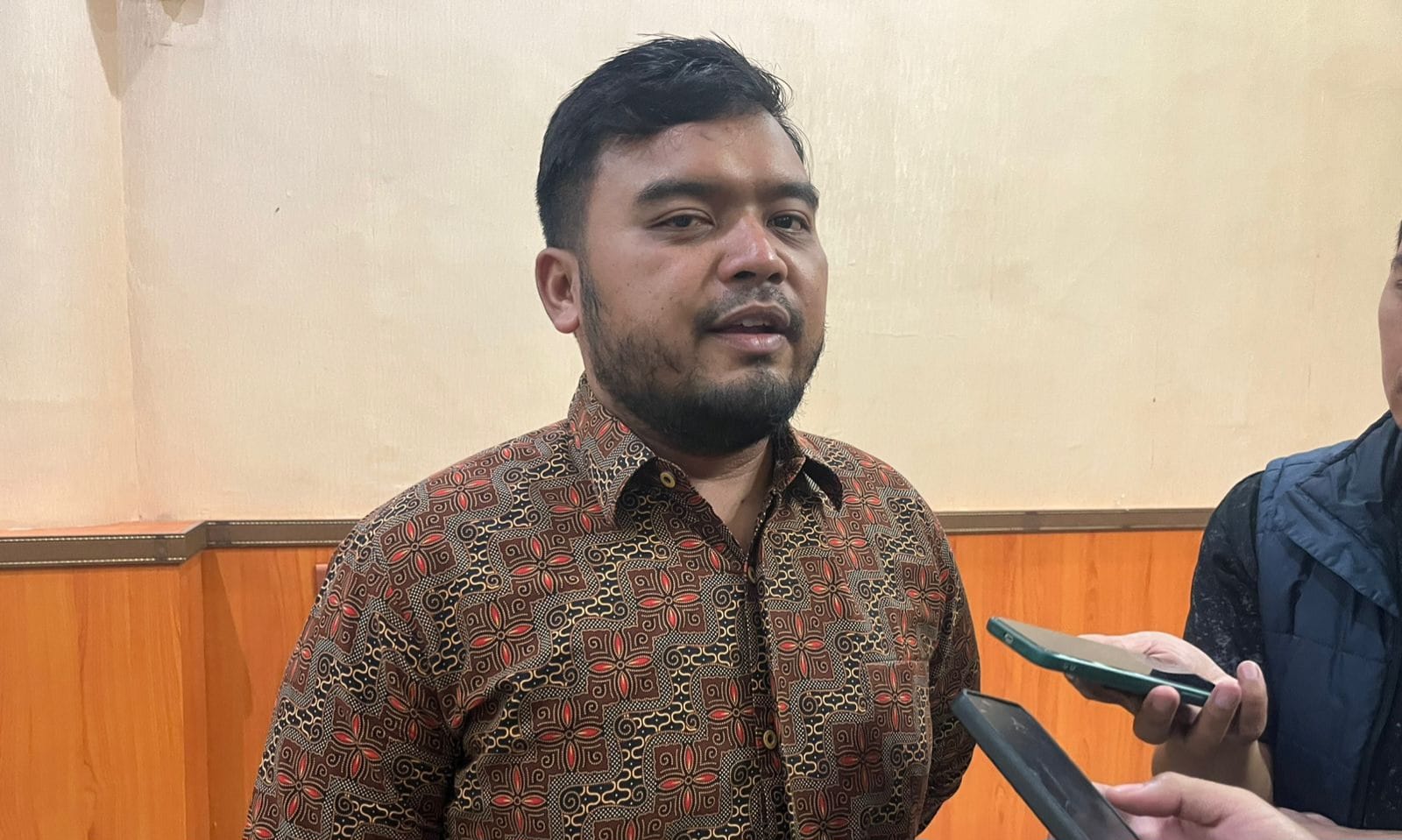 Area Bisnis Leader East Java 2 ParagonCorp, Ragil Aji Santosa memberikan keterangan kepada awak media./Foto: Tugumalang.id/Bagus Rachmad Saputra.