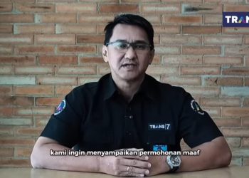 Production Director Trans7, Andi Chairil saat menyampaikan permintaan maaf. Foto: YouTube resmi Trans7