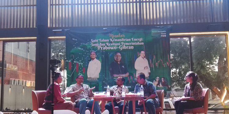 Guru Besar Fakuktas Teknik Universitas Brawijaya (UB), Prof I Nyoman Gede Wardana saat mengisi acara FGD bertajuk "Menakar Satu Tahun Kemandirian Energi" di Kota Malang. (Foto/M Sholeh)