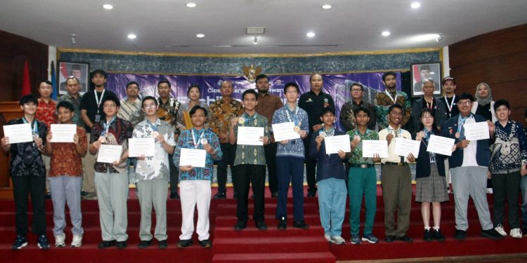 EKKA 2025 hasilkan talenta AI terbaik Indonesia, Pemerintah Republik Indonesia melalui Kemendikdasmen perkuat pembelajaran coding dan kecerdasan artifisial. /Foto: Tugumalang.id/Husni.