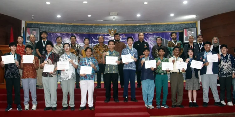 EKKA 2025 hasilkan talenta AI terbaik Indonesia, Pemerintah Republik Indonesia melalui Kemendikdasmen perkuat pembelajaran coding dan kecerdasan artifisial. /Foto: Tugumalang.id/Husni.