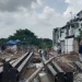 Proses pembangunan pembangunan sentra parkir Kayutangan. (Foto/M Sholeh)