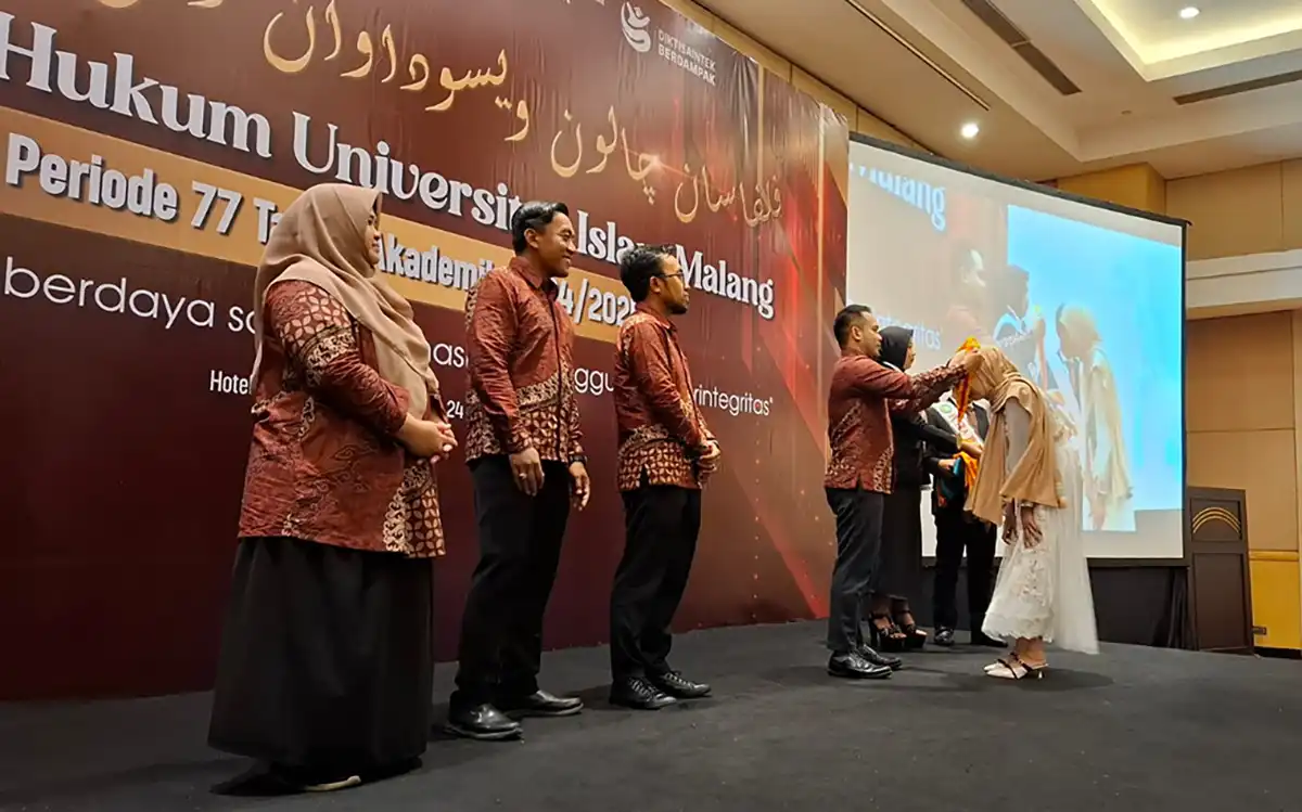 Prosesi pelepasan calon wisudawan FH Unisma