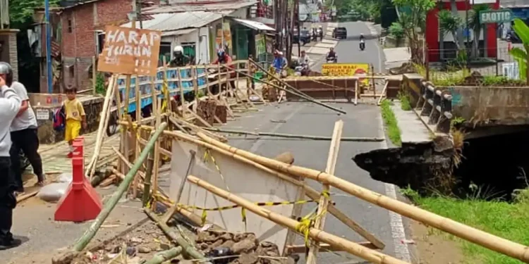 Jembatan Sonokembang
