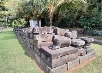 Arca Nandi di Candi Badut merupakan satu dari beberapa situs sejarah di Kota Malang yang menarik untuk dikunjungi. /Foto: Tugumalang.id/Bagus Rachmad Saputra.