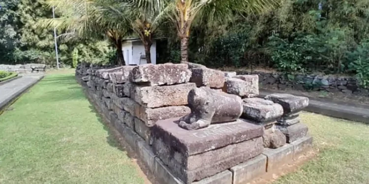 Arca Nandi di Candi Badut merupakan satu dari beberapa situs sejarah di Kota Malang yang menarik untuk dikunjungi. /Foto: Tugumalang.id/Bagus Rachmad Saputra.
