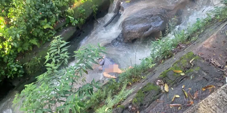 Mayat wanita mengapung di sungai