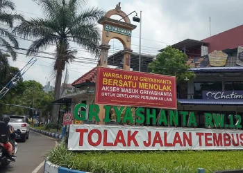 Jalan tembus candi panggung