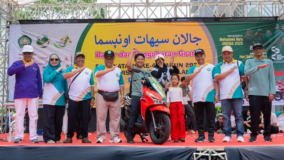 pembagian hadiah utama Fun Walk 