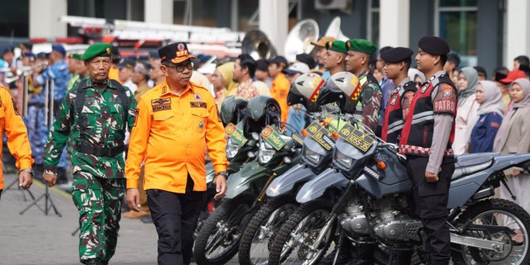 Wali Kota Batu Nurochman saat merapatkan jajaran lintas guna menyiapkan langkah kesiapsiagaan hadapi ancaman bencana hidrometeorologi. Foto: Diskominfo Kota Batu
