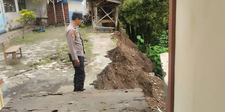 Tanah longsor di Wagir. Foto: BPBD Kabupaten Malang