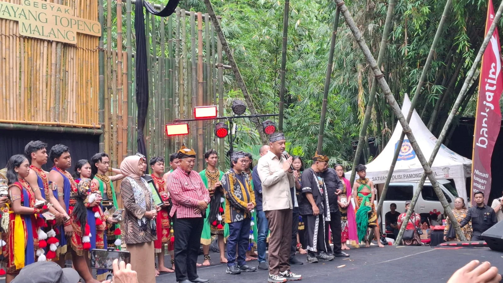 Wamen Kebudayaan RI, Giring Ganesha memberikan sambutan di Boonpring. Foto: Aisyah Nawangsari Putri