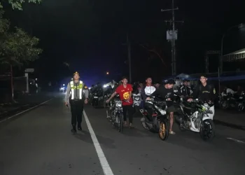 Polisi razia balap liar di depan Stadion Kanjuruhan. Foto: Polres Malang