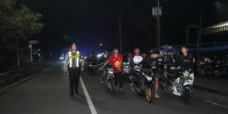 Polisi razia balap liar di depan Stadion Kanjuruhan. Foto: Polres Malang