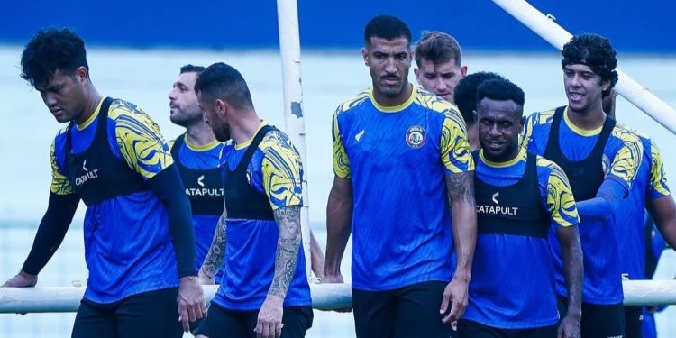 Prediksi susunan pemain Persebaya vs Arema FC di pekan ke-13 BRI Super League 2025/2026 hari Sabtu (22//11/2025) sore ini. /Foto: Instagram @aremafcofficial.