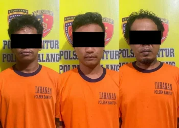 Tersangka pencuri dan penadahan pompa air di Bantur. Foto: Polres Malang
