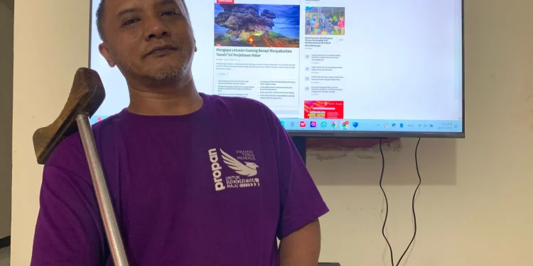 Cerita manusia: Aan Susianto atau dodik difabel yang kini bekerja di Tugu Media Group. Foto/Irham THoriq