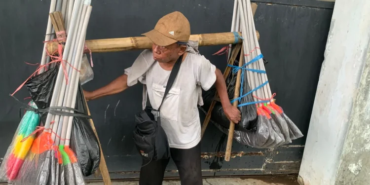 Cerita manusia, M Saham, 65 tahun yang menolak meminta-minta. Foto/Irham Thoriq