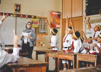 Fakta menarik peringatan Hari Guru Nasional 2025 yang mengusung tema Guru Hebat, Indonesia Kuat. /Foto: Pinterest/Farid Candra