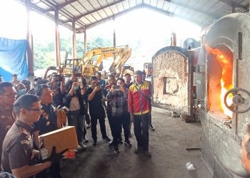 Pemusnahan barang bukti perkara pidana oleh Kejari Kota Batu. Foto: Azmy