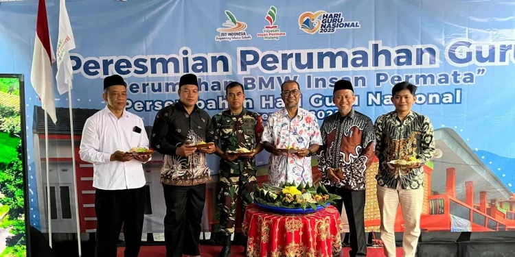 Yayasan Insan Permata Malang resmikan Perumahan Guru BMW Insan Permata dalam rangka memperingati Hari Guru Nasional sebagai bentuk apresiasi dan dukungan untuk para guru dan staf. /Foto: Tugumalang.id/Bagus Rachmad Saputra